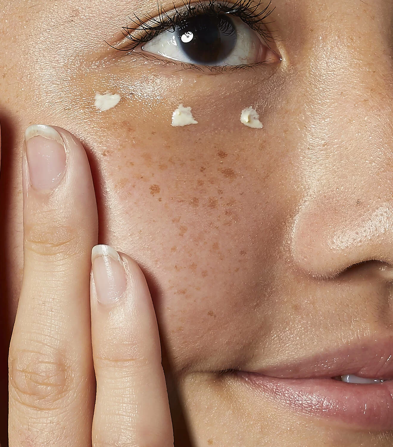 Creamy Eye Treatment with Avocado